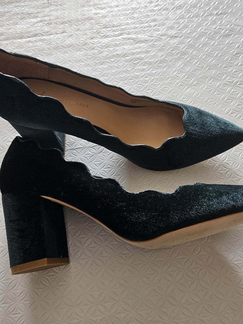 Anthropologie Emerald Green Scallop-Edge Velvet Heels - Picture 4 of 8